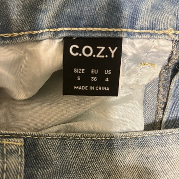 NWT C.O.Z.Y Women’s Multiple Button Up Jeans Size S or US 4. - Picture 4 of 7